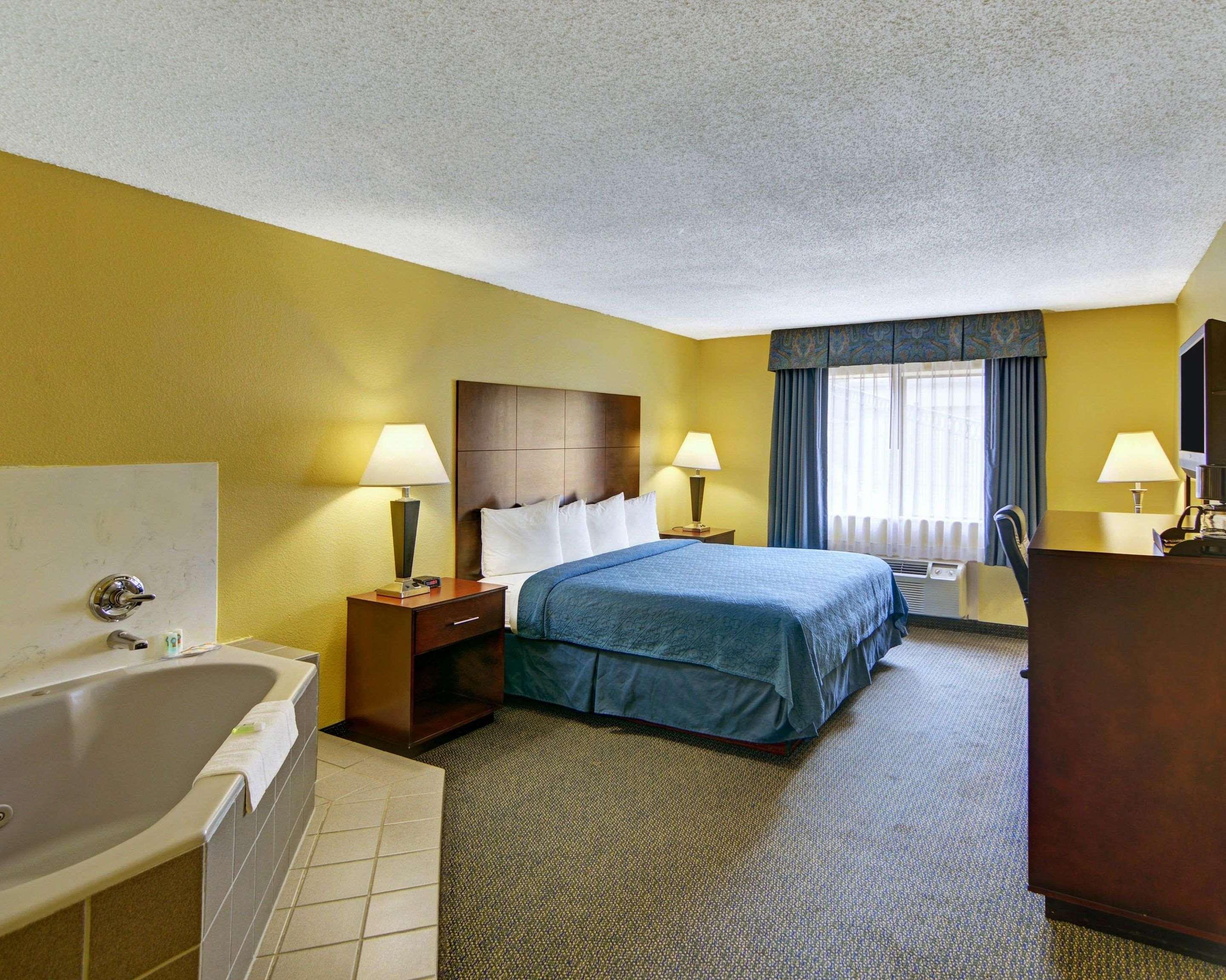 Quality Inn & Suites Grand Prairie Exterior foto